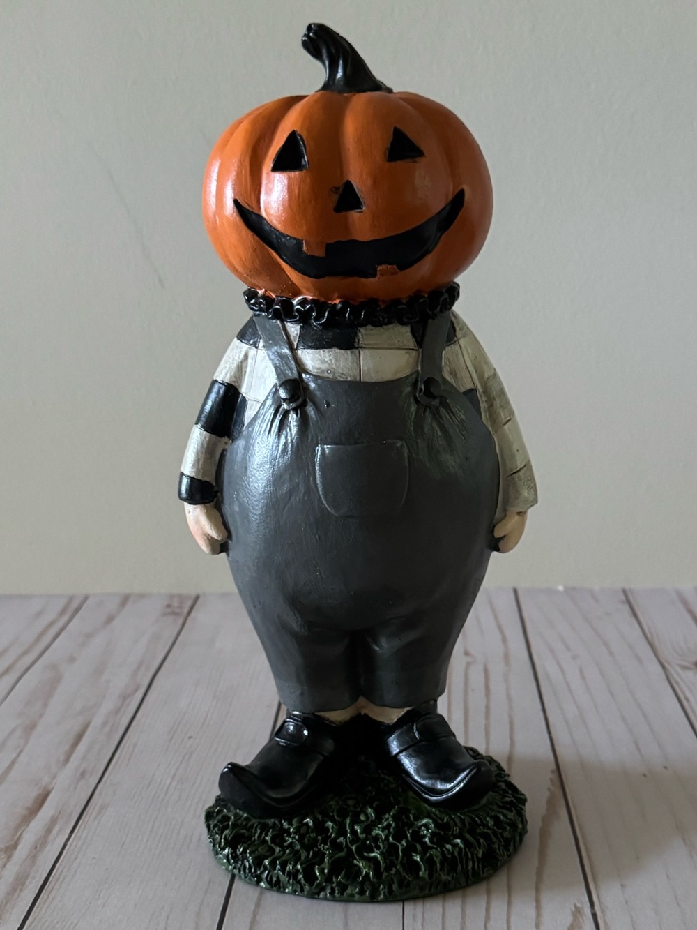 Halloween Jack-o-lantern boy figurine